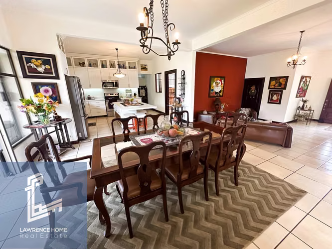 CASA GRANDE CON PATIO ENORME Y 6 PARQUEOS EN RIO ORO - Imagen 4
