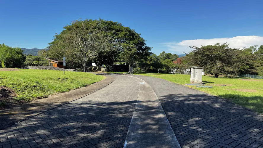Hacienda los Reyes Lote listo para construir en condominio - Imagen 2