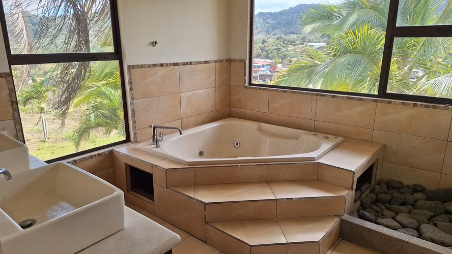 Casa en Naranjo de Alajuela, San Miguel