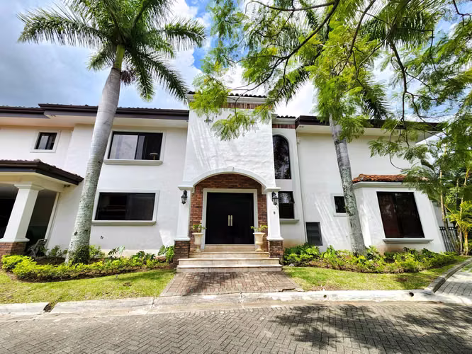 Green Paradise Hacienda del Sol Santa Ana