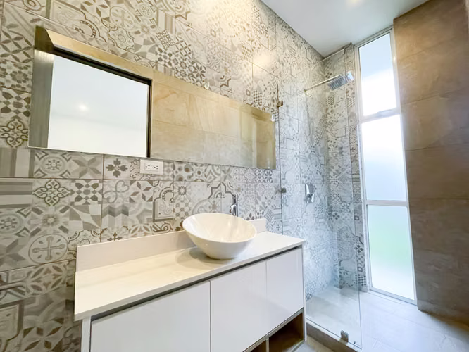 Venta de casa moderna en condominio en Santa Ana - Imagen 13