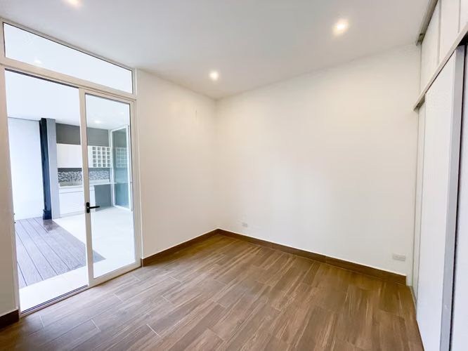 Venta de casa moderna en condominio en Santa Ana - Imagen 10