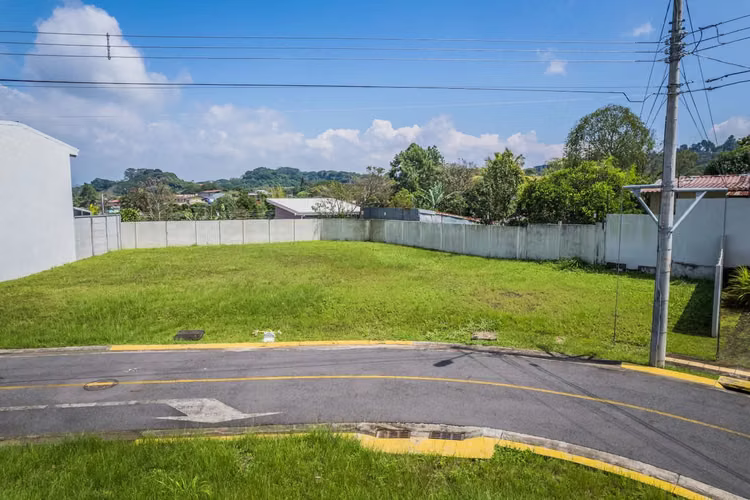VENTA DE LOTE EN CONDOMINIO ALTANA EN BRASIL DE MORA, SANTA ANA. - Imagen 4