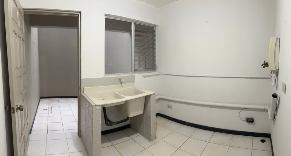 VENTA Casa Bello Horizonte Escazú con preciosa visita. Recién remodelada