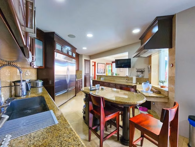 Casa de Lujo, Venta en Curridabat, Cond. Colinas de Montealegre ID20148