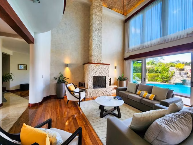 Casa de Lujo, Venta en Curridabat, Cond. Colinas de Montealegre ID20148