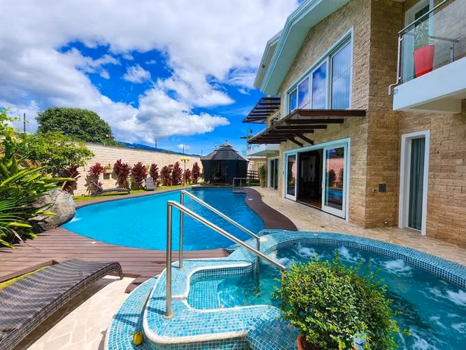 Casa de Lujo, Venta en Curridabat, Cond. Colinas de Montealegre ID20148