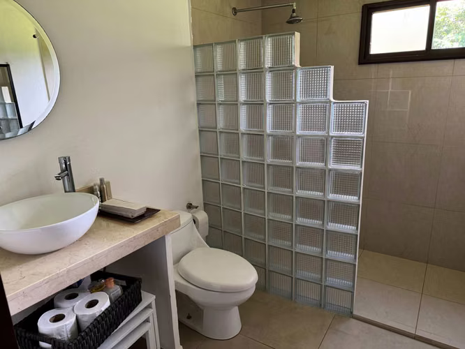 Se VENDE CASA AMOBLADA en Valle Azul, San Ramón de Alajuela