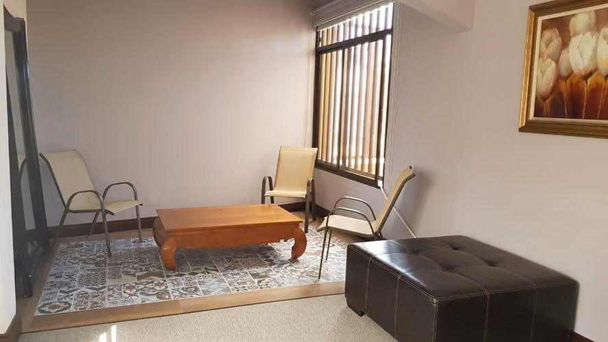 CASA 5 HABITACIONES USO SUELO MIXTO VENTA LA LIMA CARTAGO COD JV487