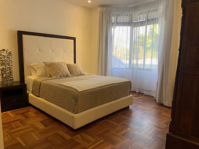Venta de casa independiente de dos plantas. San Antonio, Escazú