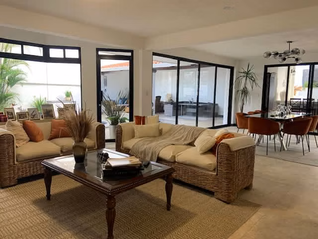 Venta de casa independiente de dos plantas. San Antonio, Escazú