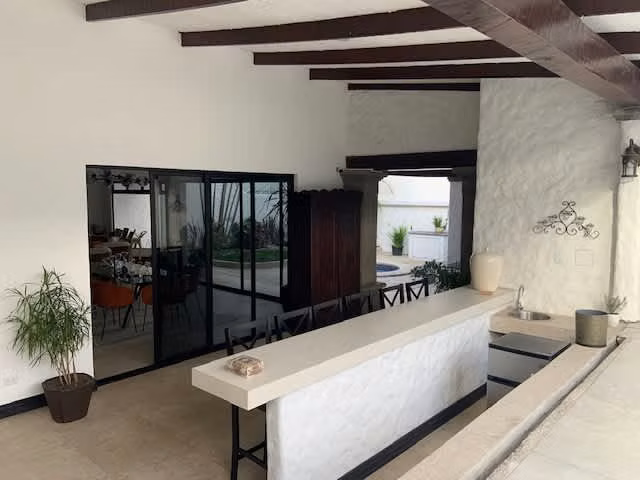 Venta de casa independiente de dos plantas. San Antonio, Escazú