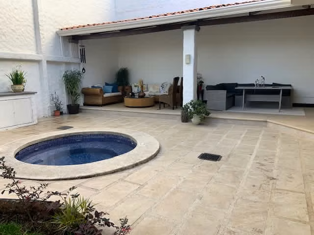 Venta de casa independiente de dos plantas. San Antonio, Escazú