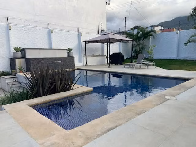 Venta de casa independiente de dos plantas. San Antonio, Escazú