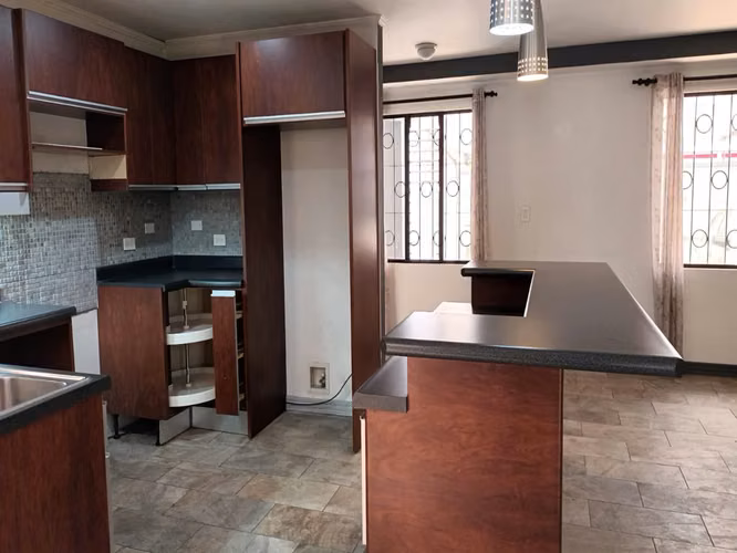 REBAJADA!!!!  Casas duplex de un piso, uso mixto, a la venta en Guadalpe - Imagen 4