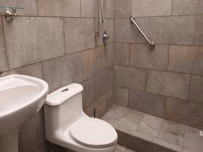 REBAJADA!!!!  Casas duplex de un piso, uso mixto, a la venta en Guadalpe - Imagen 13