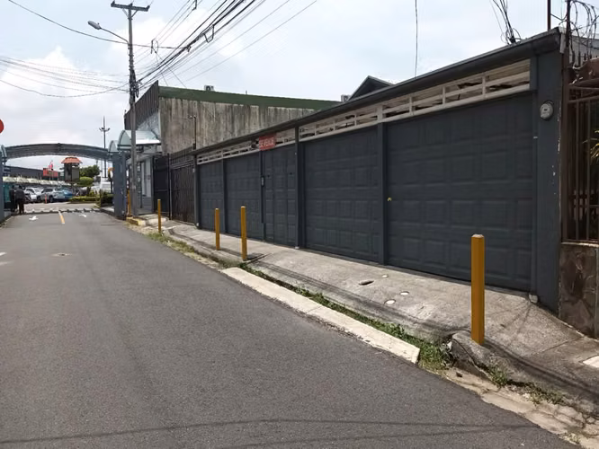 REBAJADA!!!!  Casas duplex de un piso, uso mixto, a la venta en Guadalpe - Imagen 2