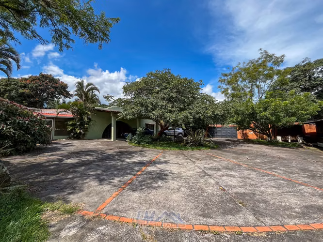 Venta. Santa Ana Centro. Uso de suelo residencial.