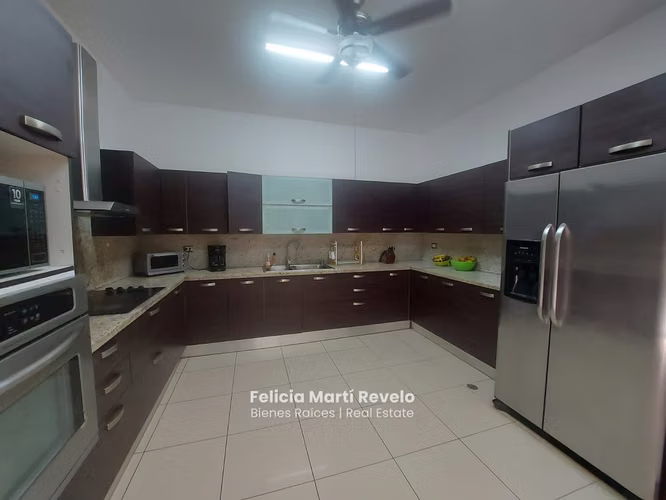 Casa de 1 nivel con jardín perimetral en exclusivo condominio en Santa Ana