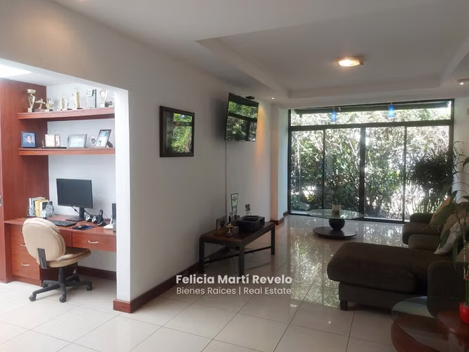 Casa de 1 nivel con jardín perimetral en exclusivo condominio en Santa Ana