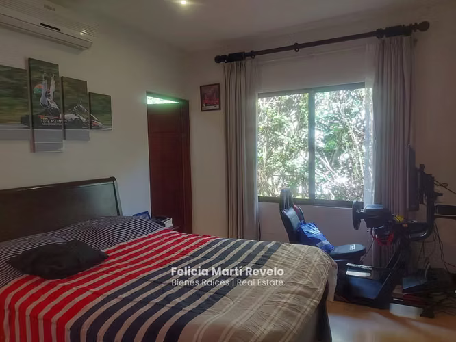 Casa de 1 nivel con jardín perimetral en exclusivo condominio en Santa Ana