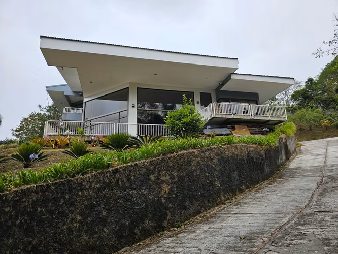 Casa de Montaña moderna en Rancho Redondo con vistas a San Jose….