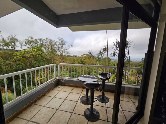 Casa de Montaña moderna en Rancho Redondo con vistas a San Jose….