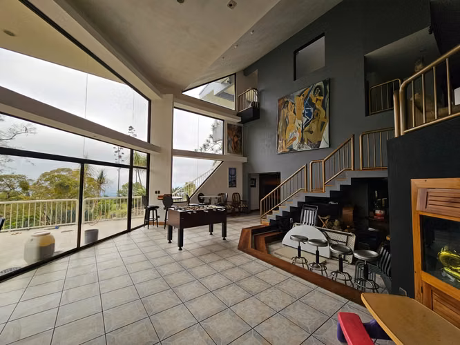 Casa de Montaña moderna en Rancho Redondo con vistas a San Jose….