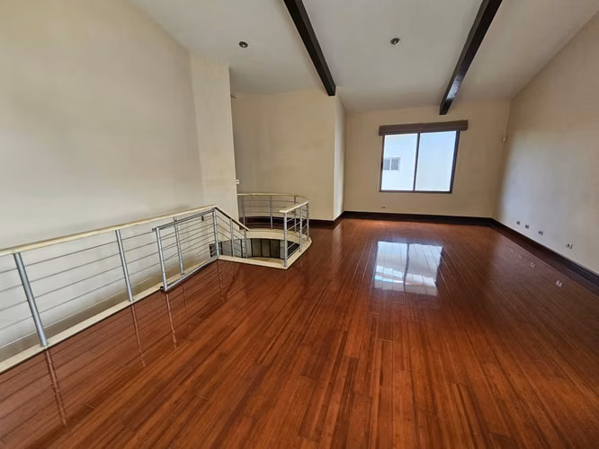 Lujosa Casa en Valle del Sol, Lindora, Santa Ana…5 cuartos y 5,5 baños