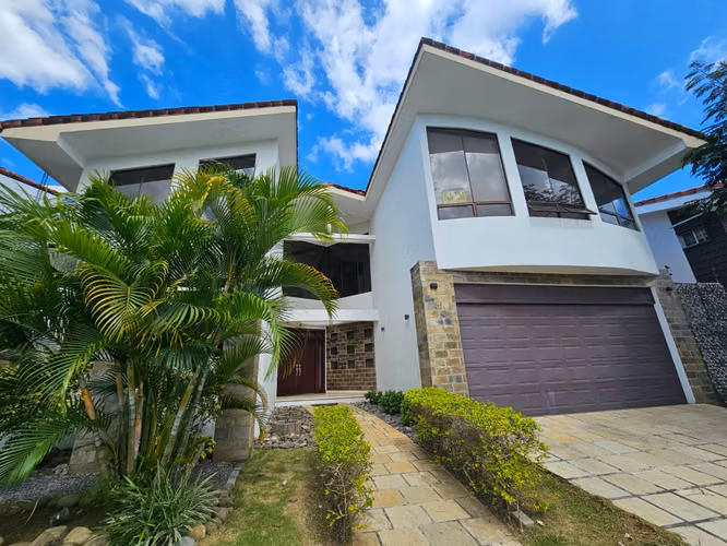 Luxurious House in Valle del Sol, Lindora, Santa Ana…5 bedrooms and 5.5 bathrooms