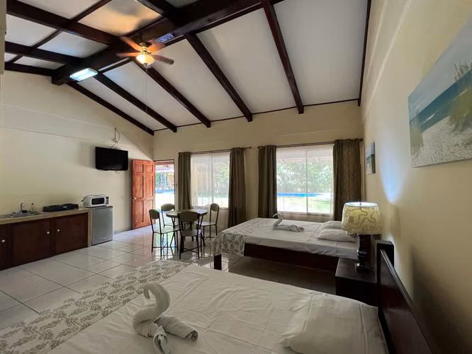 Venta para inversión o disfrute familiar en Garabito, 150m de la playa - Imagen 19
