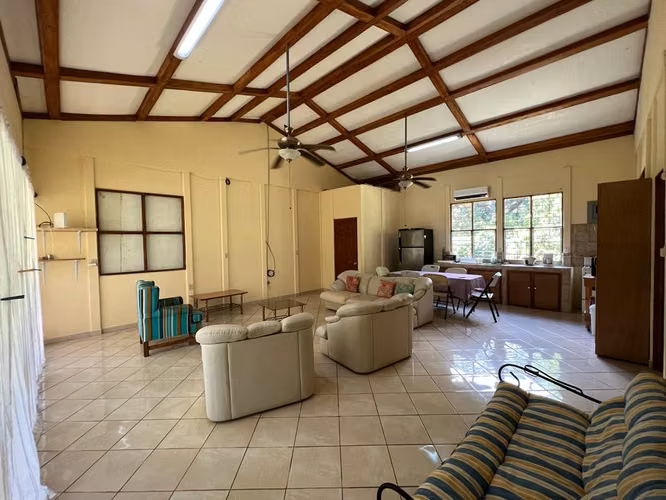 Venta para inversión o disfrute familiar en Garabito, 150m de la playa - Imagen 2