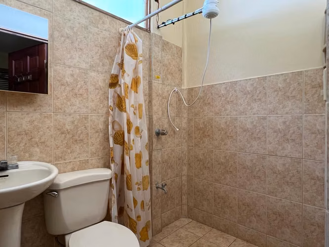 Venta para inversión o disfrute familiar en Garabito, 150m de la playa - Imagen 11