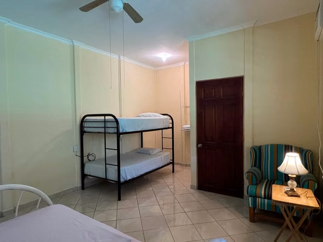 Venta para inversión o disfrute familiar en Garabito, 150m de la playa - Imagen 10
