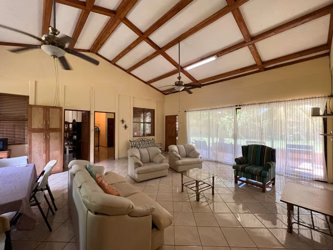Venta para inversión o disfrute familiar en Garabito, 150m de la playa - Imagen 4