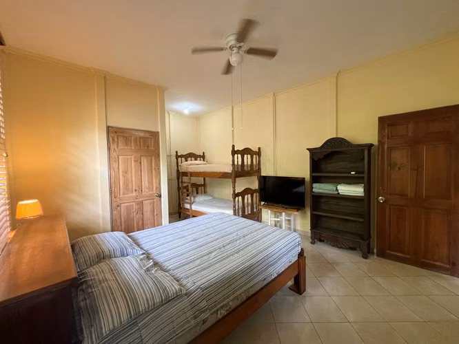 Venta para inversión o disfrute familiar en Garabito, 150m de la playa - Imagen 7