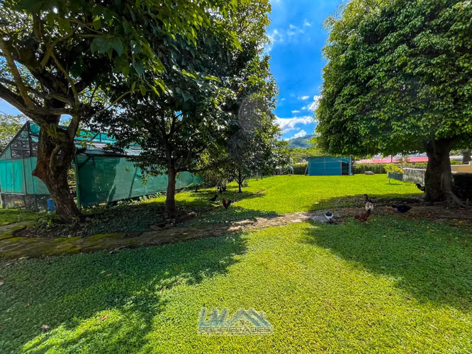 Venta. Santa Ana Centro. Propiedad resindecial con dos casas.