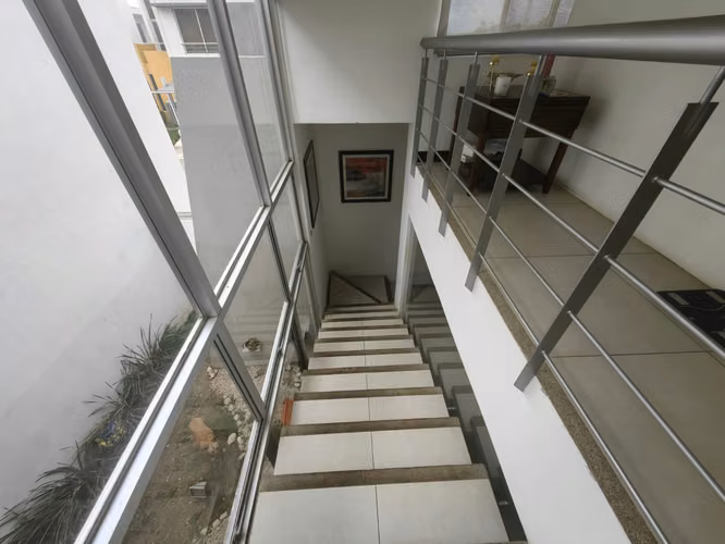 Venta de Casa Moderna en Condominio Privado en Piedades de Santa Ana - Imagen 11
