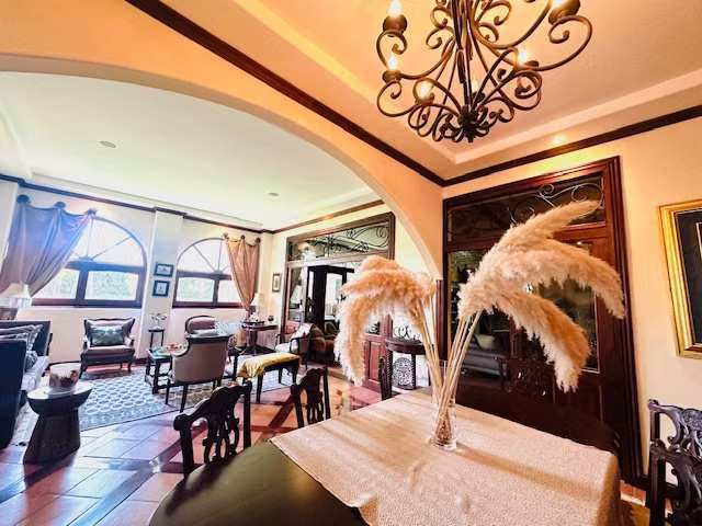 ¡Exquisita Casa Colonial en Venta: Una Obra de Arte para Vivir! - Imagen 9