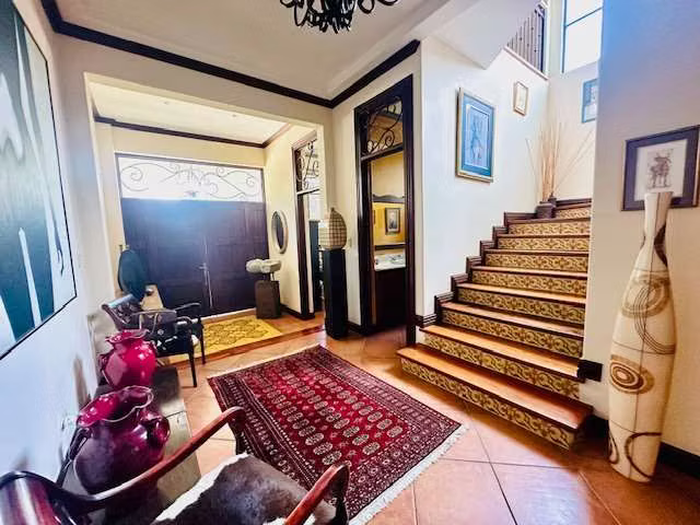 ¡Exquisita Casa Colonial en Venta: Una Obra de Arte para Vivir! - Imagen 3
