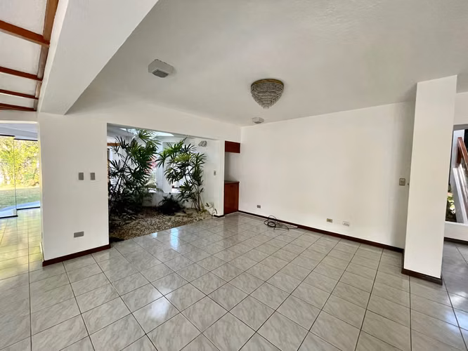Casa en Venta en Curridabat 16681
