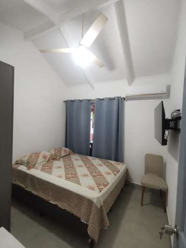 VENTA DE VILLA EQUIPADA EN CONDOMINIO JACO CENTRO A 75 MTS DEL MAR