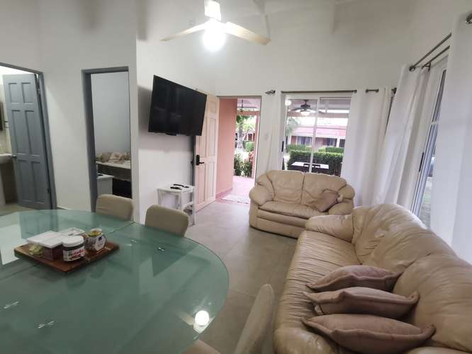 VENTA DE VILLA EQUIPADA EN CONDOMINIO JACO CENTRO A 75 MTS DEL MAR