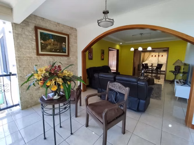 Sophisticated 2-Bedroom Home Near Atenas and Route 27