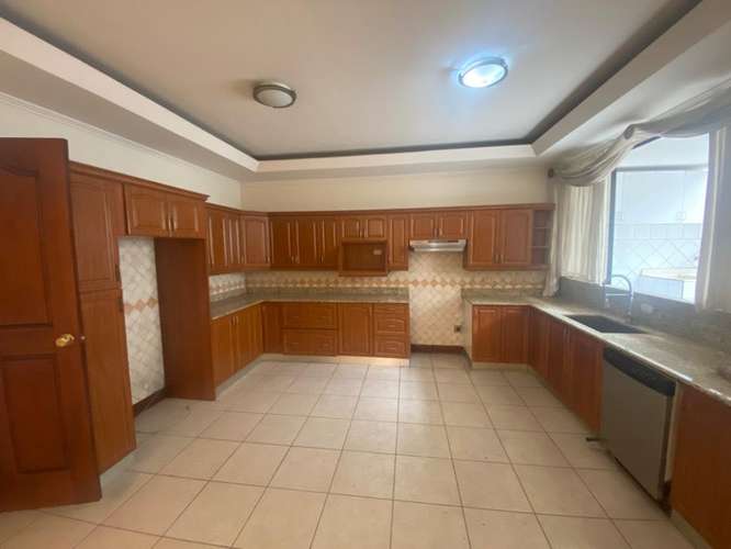AMPLIA CASA EN ESCAZÚ VENTA - Imagen 4