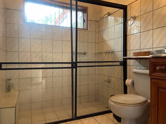 Alquiler de casa independiente de una planta con uso de suelo. Granadilla, Curridabat (SV)