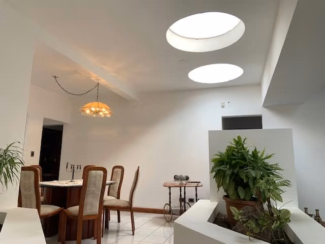 Venta de casa independiente con uso de suelo mixto. Granadilla, Curridabat