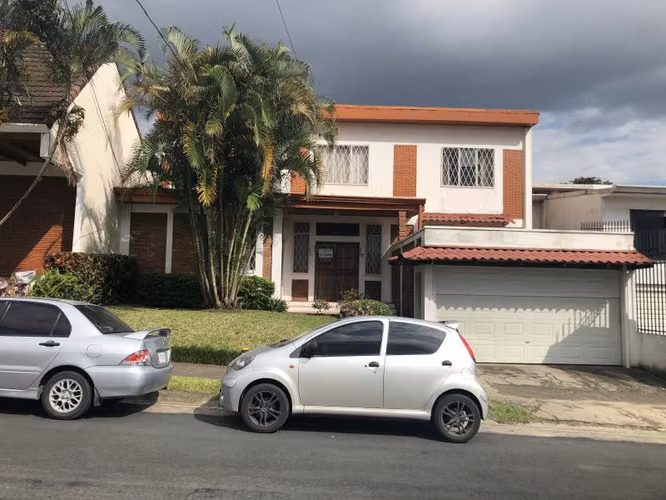 Two-Storey House near the Mitsubishi in Curridabat 13279