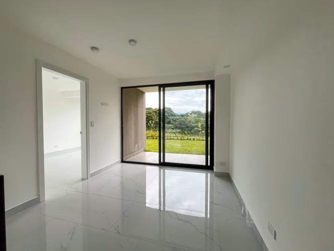 Se vende. Rohrmoser, Para inversión, apartamento con amenidades tipo resort. - Imagen 1