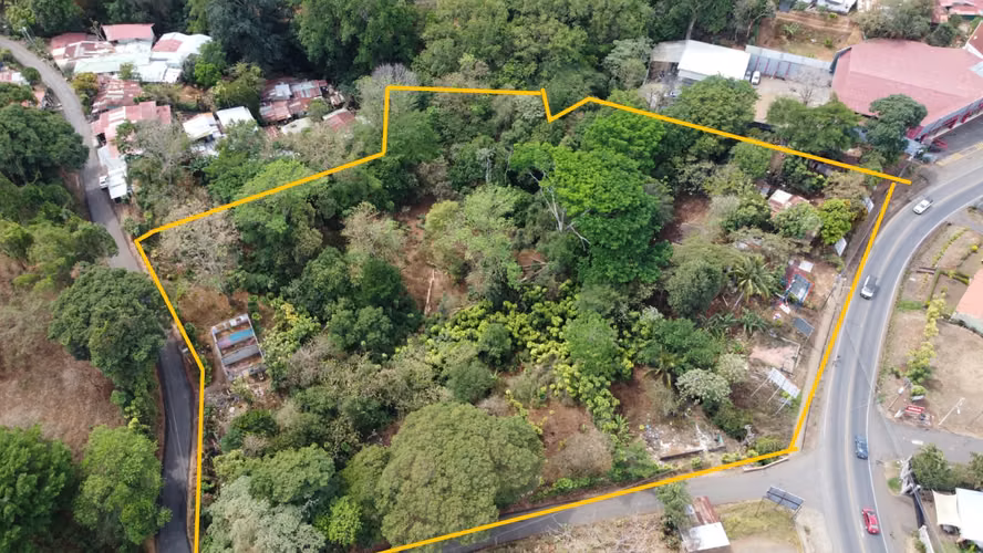 Finca en venta en Grecia, con 97 metros frente a la radial de Grecia